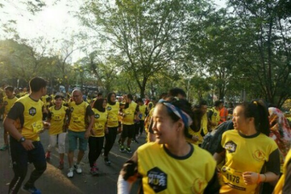  1.500 Peserta Ikut Lari Mundur Retro Run 2017