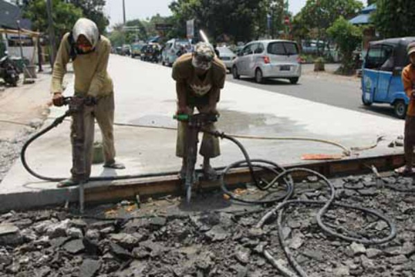  YLKI Bilang Pemerintah Wajib Benahi Infrastruktur Jalan