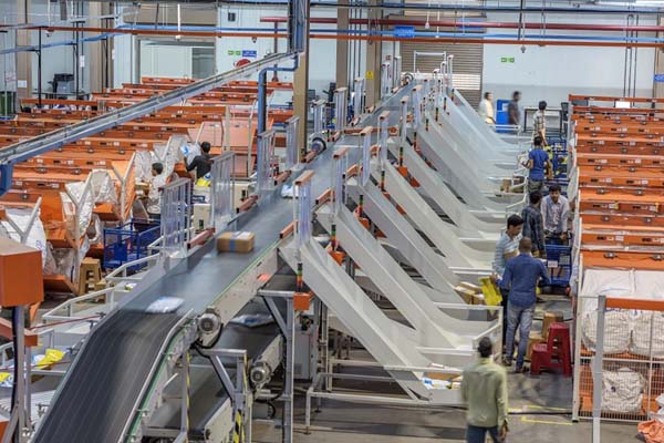  Canggih! Posindo Sortir Paket Kiriman Pakai Robot