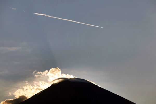  GUNUNG AGUNG AWAS : Evakuasi Ternak, Telepon 081238632084