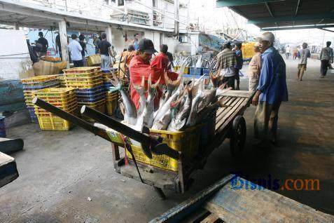  BAHAN BAKU PENGALENGAN IKAN : Pengusaha Minta Jaminan Pasokan