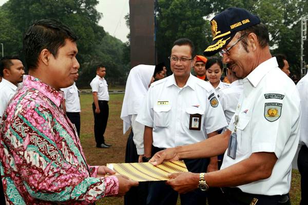  Bisnis Indonesia Raih Penghargaan dari PT Kereta Api Indonesia