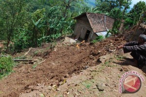  Ratusan Rumah di Cianjur Rusak Akibat Pergerakan Tanah