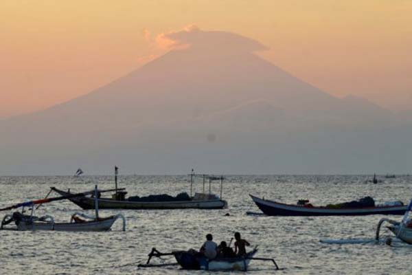  Cek Aktivitas Gunung Agung di Aplikasi MAGMA