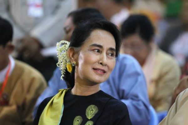 Abaikan Rohingya, Gelar Kehormatan Aung San Suu Kyi Dicabut. Fotonya Diganti Lukisan Jepang
