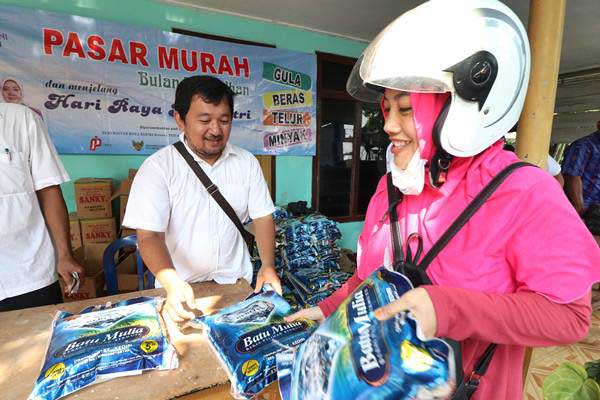  Toko Tani Indonesia Gelar Pangan Murah, Beli Beras Rp8.000 Per Kg