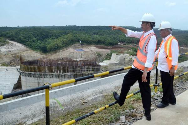  Presiden Jokowi Meninjau Proyek Bendungan Karian