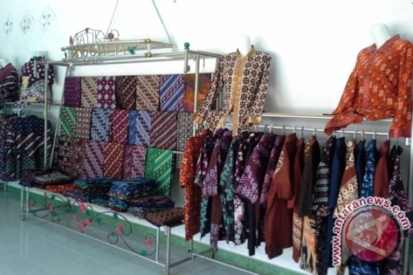  Perajin Batik di Kulon Progo Konsisten Membatik Motif Lokal