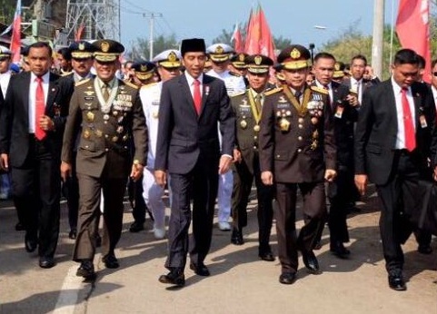  Terjebak Macet, Presiden Jokowi Jalan Kaki Hadiri Upacara Peringatan ke-72 TNI