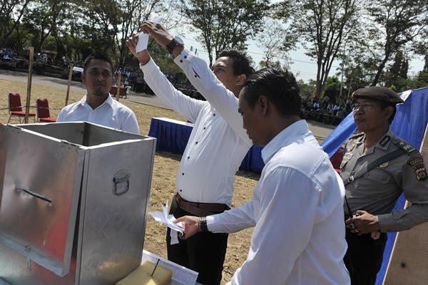  PILGUB JATIM: Mayoritas Pemilih Ingin Gubernur dari Kalangan Profesional