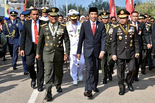  Presiden Jokowi Jalan Kaki 2,5 Km ke Tempat Upacara HUT Ke-72 TNI