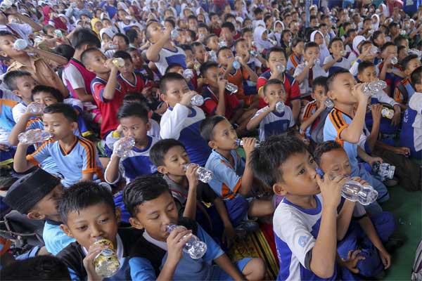  Yuk, Ajak Anak Mulai Kebiasaan Minum Air Sejak di PAUD