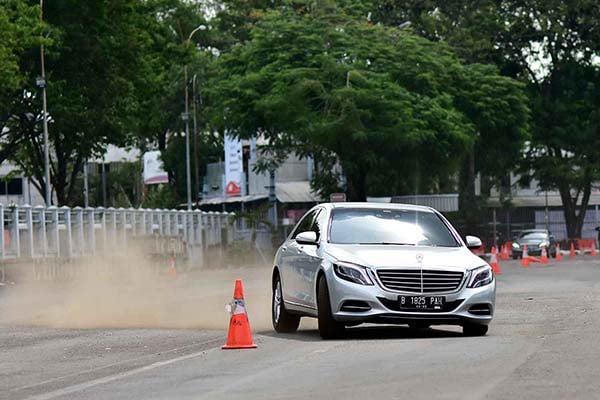  Mercedes-Benz Berikan Pelatihan Mengemudi Kepada Paspampres