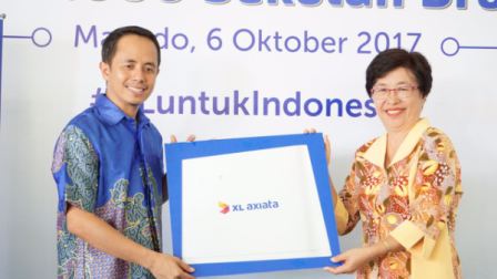  XL Tuntaskan 1.000 Sekolah Broadband di SMA 8 Manado