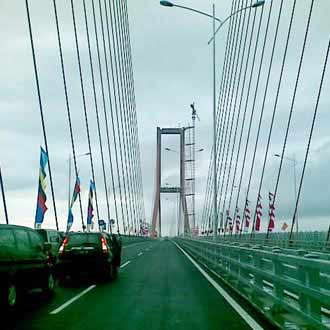  Jaringan Listrik ke Pulau Madura Kembali Normal