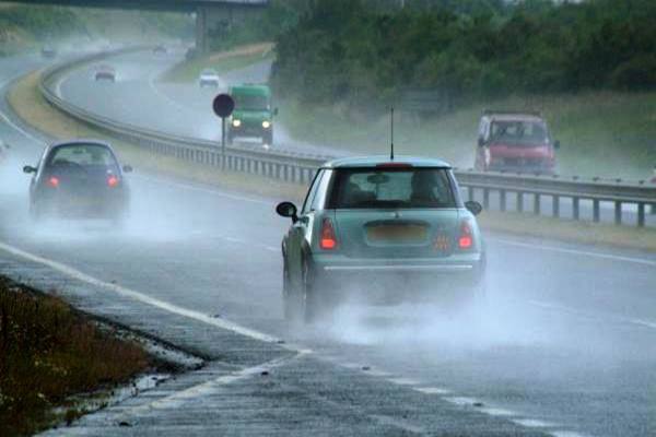  Inilah Tips Berkendara Aman Saat Musim Hujan Ala Chevrolet