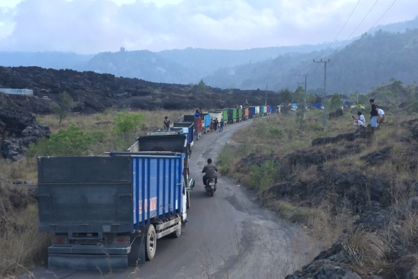  Ini Alasan Truk Pasir & Koral Kini Memadati Geopark Gunung Batur