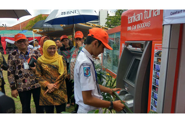  BNI Kembali Salurkan KIP dan PKH untuk 654 Siswa &amp; 1.000 Warga di Semarang