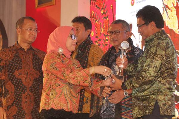  REVITALISASI PASAR MODAL : OJK Siapkan 3 Strategi
