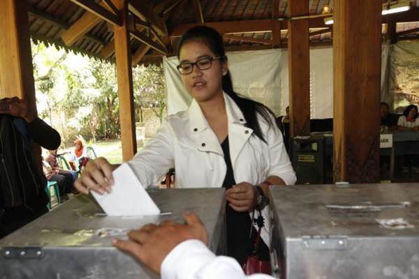  Kahiyang Ayu dan Pacar Makan Siang di Restoran Cepat Saji di Bogor