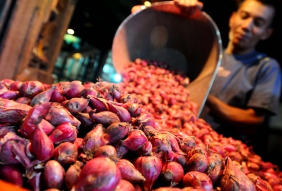  Harga Anjlok, Petani Bawang Merah Geruduk Kantor Bupati Cirebon