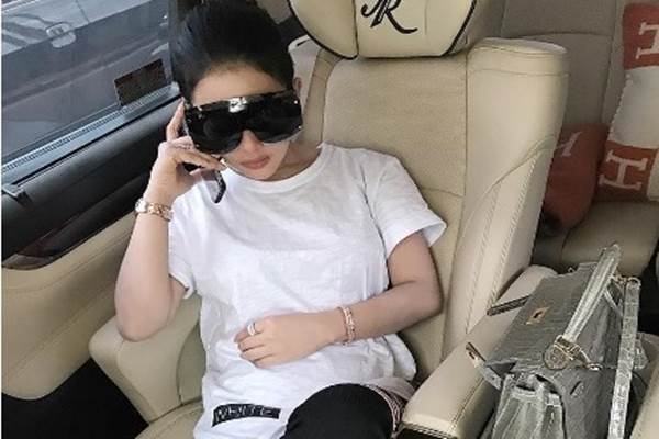  Syahrini Pasang Tarif Rp100 Juta di Instagram : Direktur CITA Ingatkan Bayar Pajak