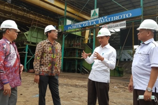  PTPN XI & Pertamina Salurkan Modal Kerja Petani Tebu Rp110 Miliar