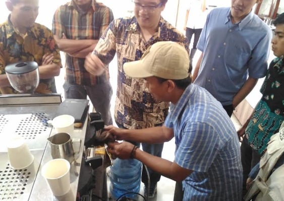  Kementerian LHK Gelar Pelatihan Barista untuk Petani Kopi