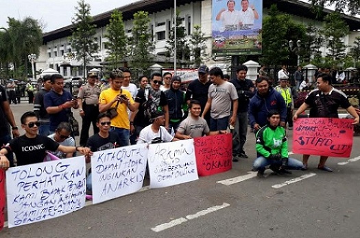  Ribuan Sopir Angkutan Online Geruduk Gedung Sate