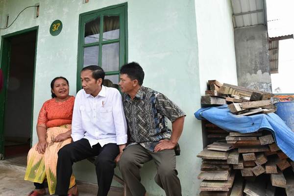  Foto Keakraban Jokowi dengan Pengungsi Sinabung   