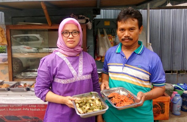  Tukang Nasi Rames Ini Berharap Tak Diusir Sandiaga Uno