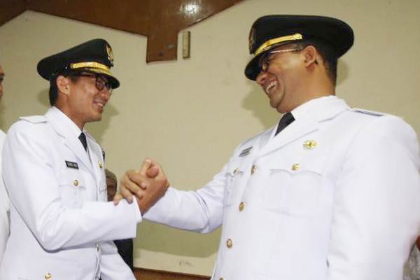  Anies-Sandi dan Keluarga Tiba di Istana