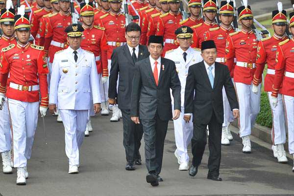  Tiba di Balai Kota, Warga Teriakkan Nama Anies - Sandi