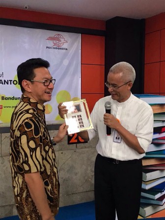  Tingkatkan Kesadaran Literasi, Cirebon Power dan PII  Sokong Program Pos Indonesia