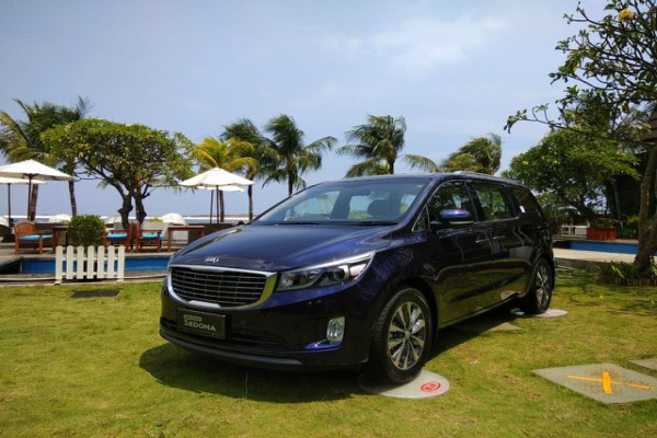  KIA GRAND SEDONA : Kencan Singkat dengan Si Bongsor