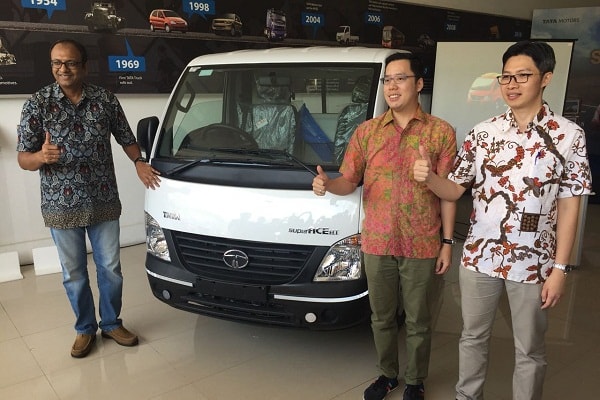  Tata Motors Pasarkan Varian Terbaru Super Ace di Makassar