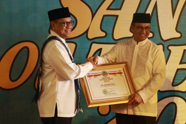  HARI SANTRI NASIONAL: Alm. KH Saifuddin Zuhri, Mantan Menag Era Bung Karno Dianugerahi Penghargaan