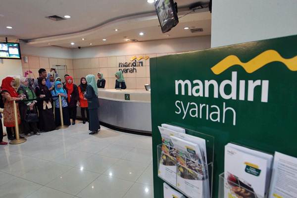  Bank Mandiri Syariah Dukung Program Cuci Karpet 1000 Masjid