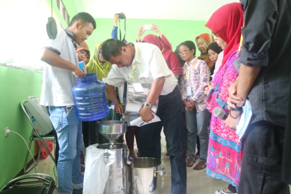  Dinas Sosial Kota Malang Melatih PMKS Keterampilan Olah Makanan