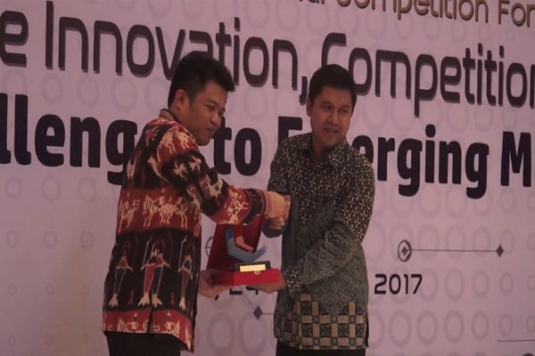  Bisnis Indonesia Raih Penghargaan Dari KPPU