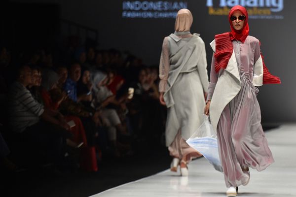  Kabupaten Malang Tampilkan Busana Balekambang di JFW 2018