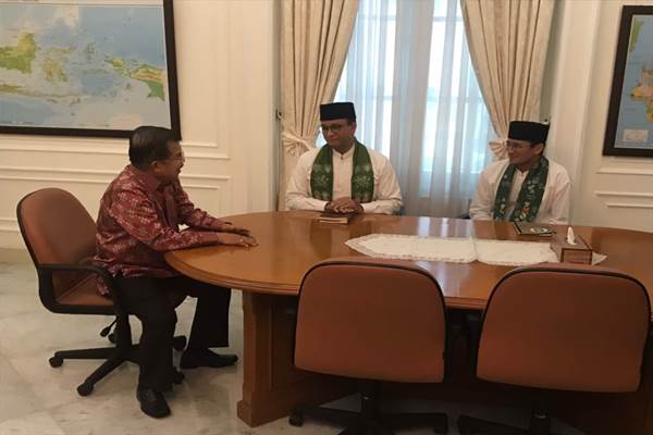 Wapres Jusuf Kalla mengadakan pertemuan dengan Gubernur DKI Jakarta Anies Baswedan dan Wagub DKI Jakarta Sandiaga Uno, Kamis (26/10/2017)./Dok. Setwapres