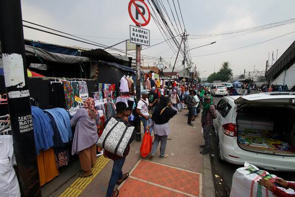 Kawasan Pasar Tanah Abang di Jakarta Pusat semrawut/Antara