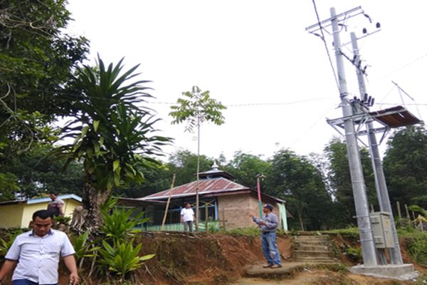  Kerja PLN Sumut ke Pelosok Bukan Cuma Bangun Tiang dan Tarik Kabel