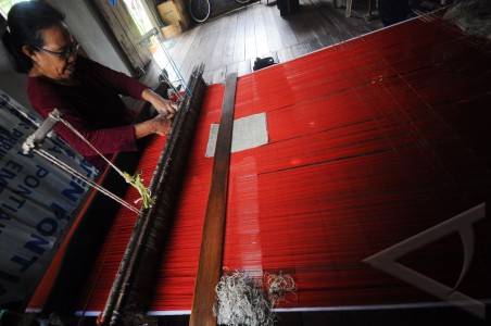  Tenun Ikat Tanimbar Mengantongi Sertifikat HKI