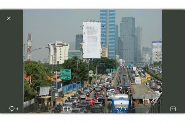  Warganet Puji Iklan Gojek di Jalan Gatot Subroto