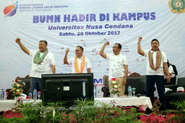  3 BUMN Mengajar & Salurkan Bantuan CSR di Undana Kupang