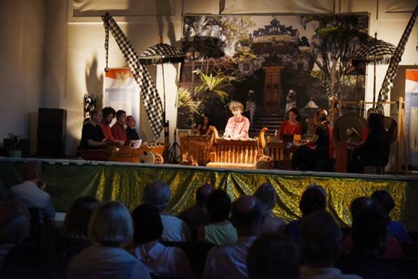  Mahasiswa Australian National University Unjuk Kebolehan Mainkan Gamelan Bali