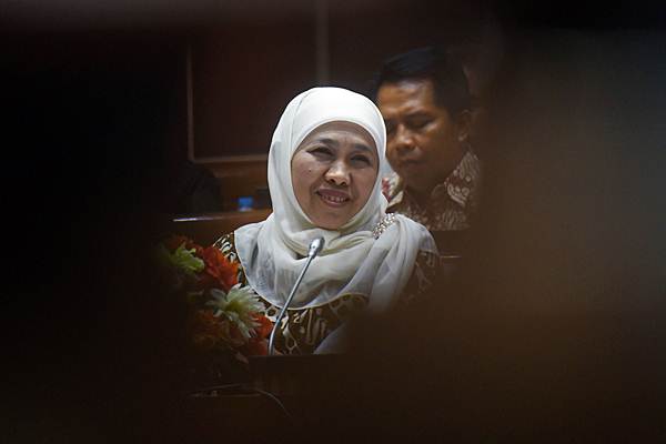 Menteri Sosial Khofifah Indar Parawansa mengikuti rapat kerja dengan Komisi VIII DPR di Kompleks Parlemen, Senayan, Jakarta, Senin (17/10)./ANTARA-Akbar Nugroho Guma