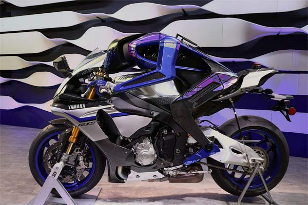  TOKYO MOTOR SHOW 2017: MOTOBOT, Robot Pebalap Yamaha Ingin Kalahkan Valentino Rossi